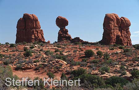 arches np - balanced rock - utah - national park usa 007