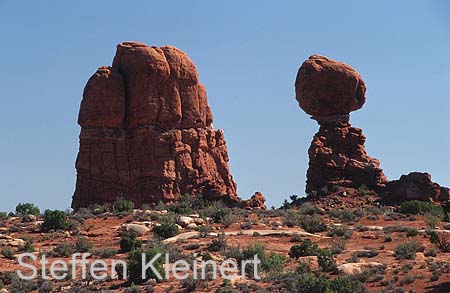 arches np - balanced rock - utah - national park usa 008