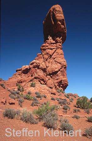 arches np - balanced rock - utah - national park usa 011