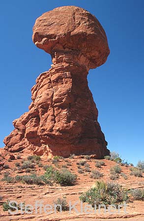 arches np - balanced rock - utah - national park usa 012