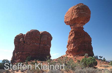 arches np - balanced rock - utah - national park usa 013