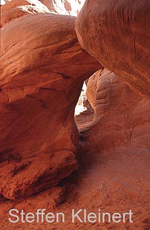 arches np - sand dune arch - utah - national park usa 029