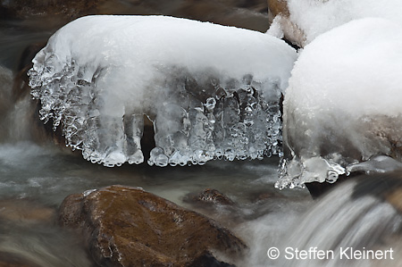 042 Deutschland - Bayern - Im Zauberwald - Wasser-Eis-Impressionen