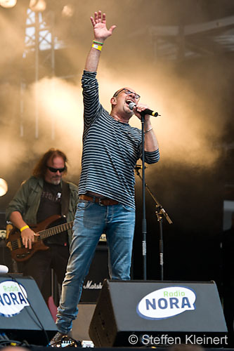 29 Chris Thompson Band