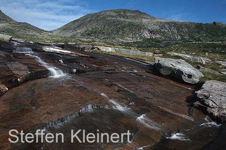 norwegen - lofoten wasserfall 076