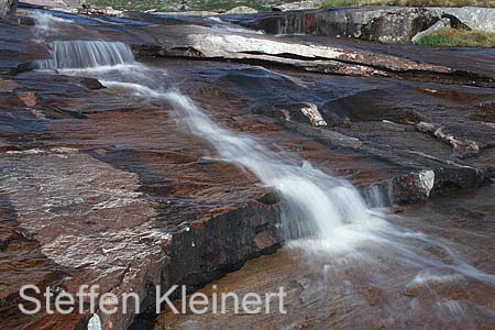 norwegen - lofoten wasserfall 077