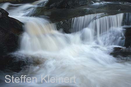 norwegen - lofoten wasserfall 095