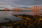 2682 Schottland, Edinburgh, Firth of Forth Bridge, abends