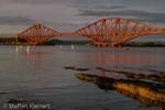 2687 Schottland, Edinburgh, Firth of Forth Bridge, abends