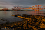 2693 Schottland, Edinburgh, Firth of Forth Bridge, abends