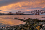 2698 Schottland, Edinburgh, Firth of Forth Bridge, abends