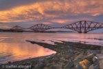 2702 Schottland, Edinburgh, Firth of Forth Bridge, abends