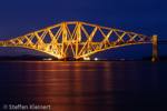 2765 Schottland, Edinburgh, Firth of Forth Bridge, abends