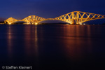 2766 Schottland, Edinburgh, Firth of Forth Bridge, abends
