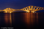 2768 Schottland, Edinburgh, Firth of Forth Bridge, abends