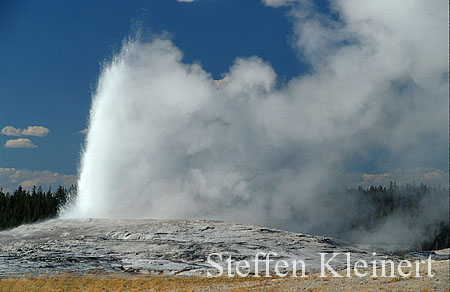 027 Old Faithful Geyser